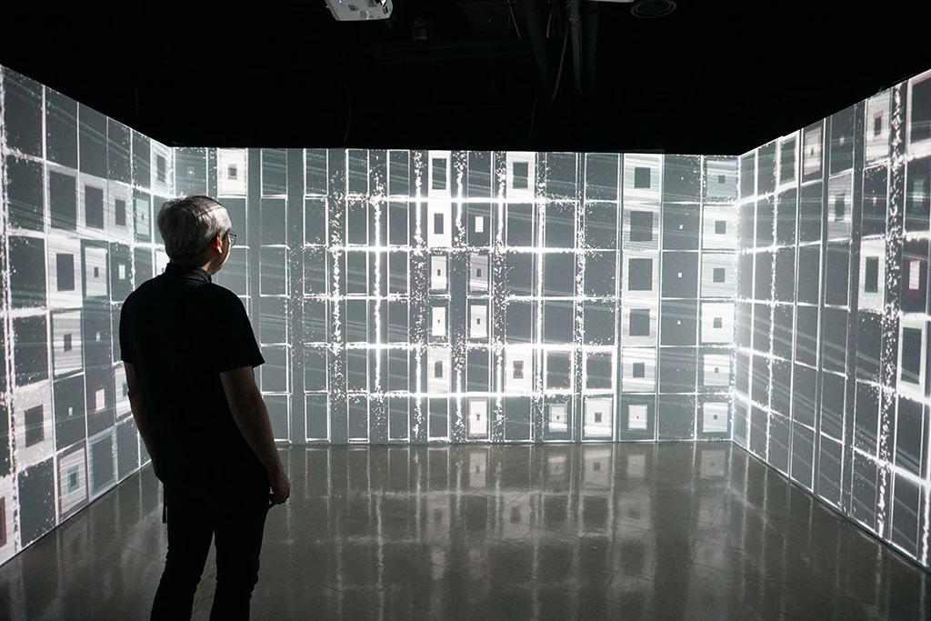 Kezzardrix（神田竜）＋Yaporigami（宮下悠）《tilted》，「聯覺共振」，數位藝術方舟，國立台灣美術館，台中；葉廷皓攝影。-圖片